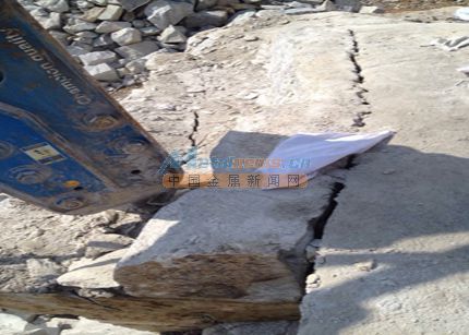 四川無聲破碎劑質(zhì)優(yōu)價廉,成都裂石膨脹劑用于礦山開采 長沙嘉澤建材科技